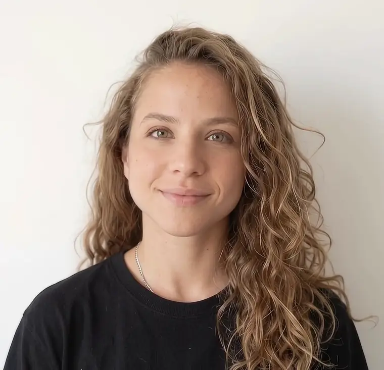 Bethania, founder of Lucerna Web Studio, looking at you